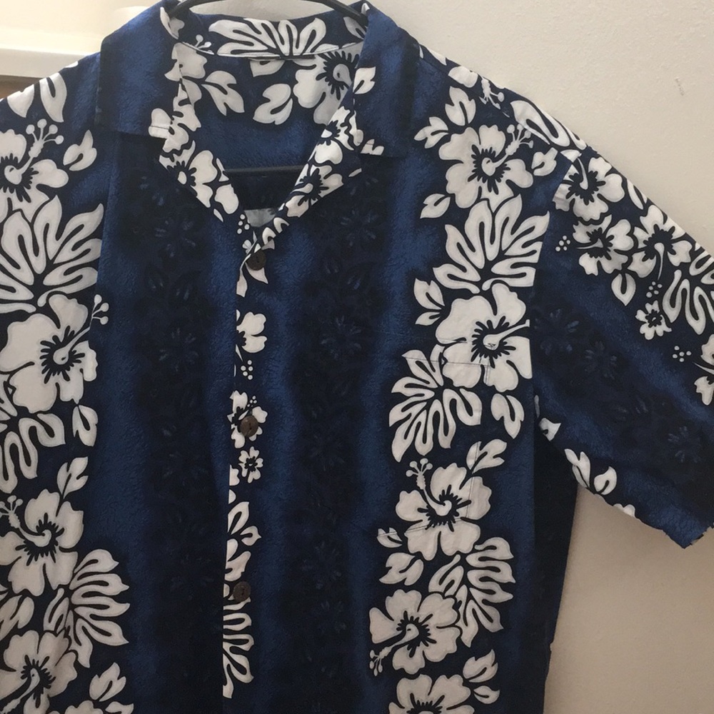 Blue & White Floral/Vacation Short Sleeve Shirt